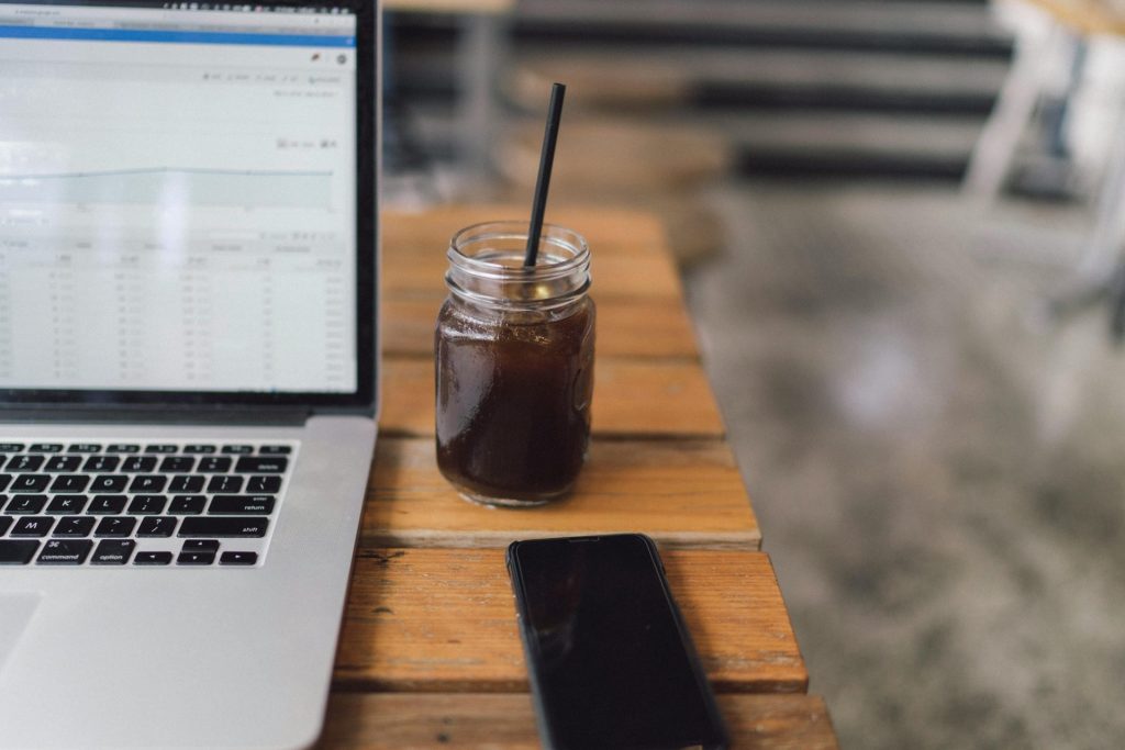 Empty mason jar next to a laptop – symbolizing a basic DIY website that hasn’t been optimized.